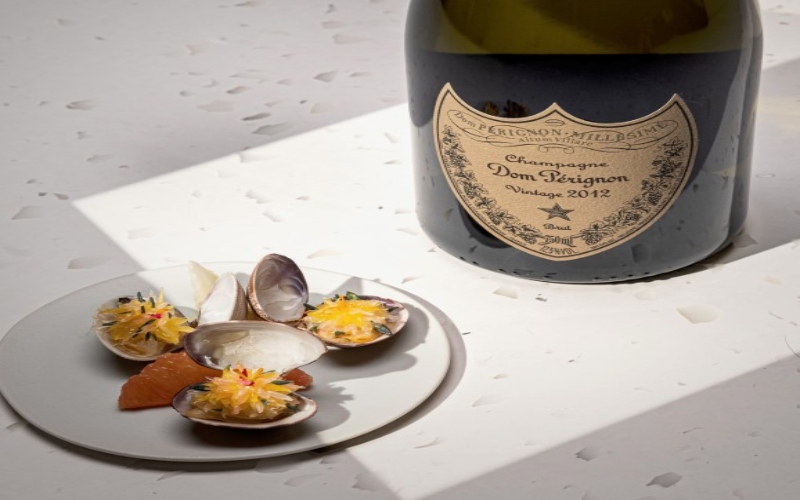 ‘Tasting the stars’ at 40,000 feet, exclusively with Emirates