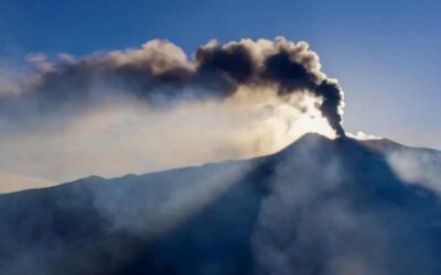 Tourists rush to Mount Etna as Italian volcano erupts